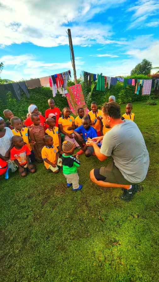 Lights Of Kazinga Orphanage And Homestay Rubirizi Esterno foto