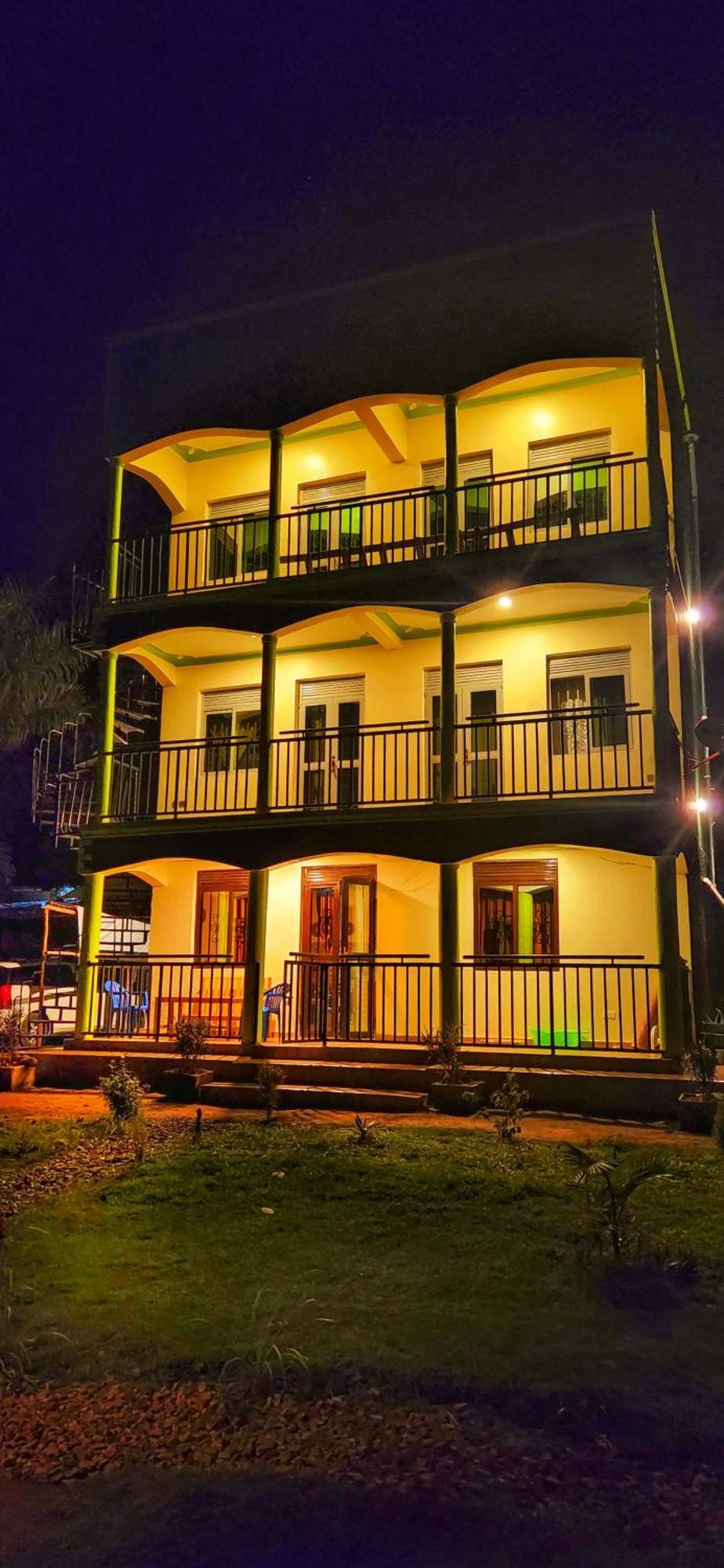 Lights Of Kazinga Orphanage And Homestay Rubirizi Esterno foto